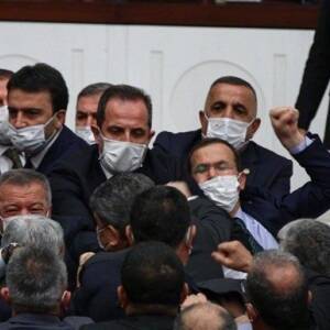В Турецком парламенте произошла драка между депутатами. Видео