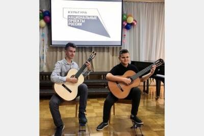 Смоленские музыкальные школы получили новые музыкальные инструменты