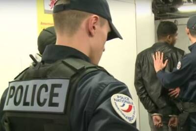 Во Франции арестовали готовивших теракт на Рождество экстремистов