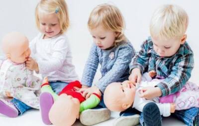 Куклы-пупсы: важная игрушка для развития ребенка