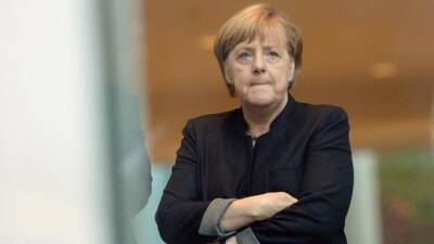 Меркель официально передала дела новому канцлеру