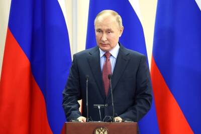 Путин назвал конфронтационной политику НАТО против России