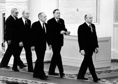 Михаил Горбачев: что первое он сделал на следующий день после смерти Черненко - Русская семерка