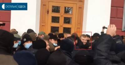 Исключенный из "Слуги народа" нардеп участвовал в штурме горсовета Одессы (фото, видео)