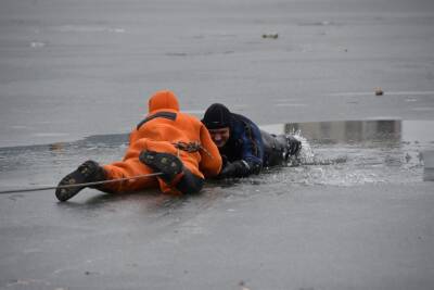 В Ульяновске спасали провалившихся под лёд людей