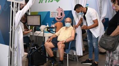 В Израиле решают, кто первым получит четвертую дозу вакцины