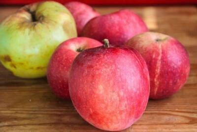 Понадобится яблоко: как очистить кастрюлю от толстого слоя нагара и жира