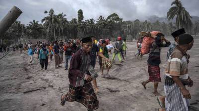 Число погибших в результате извержения вулкана в Индонезии достигло 39 человек