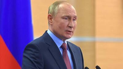 Путин поздравил россиян с Днем героев Отечества