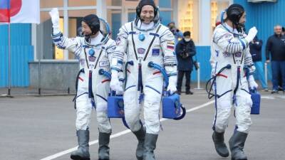 Россия отправила на МКС первых за 12 лет туристов