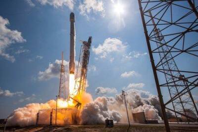 Ракета SpaceX стартует на орбиту с астрофизической лабораторией NASA