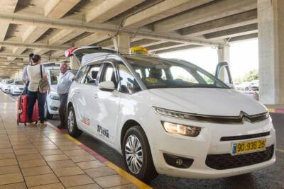 Израиль примет закон о беспилотных такси; водители такси останутся без работы
