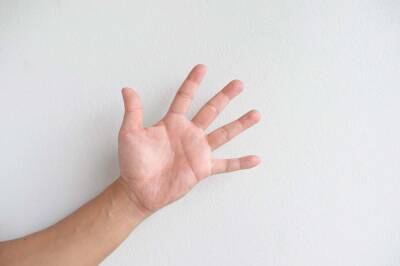 Ученые: Короткий указательный палец у женщины свидетельствует о ее физической силе