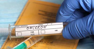 Врачи назвали ключевые симптомы штамма "омикрон"