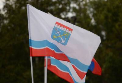 Александр Дрозденко поздравил жителей Ленобласти с днем флага, герба и гимна региона