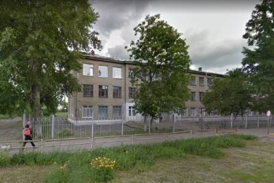 Семиклассница выпала из окна школы в Каменске-Уральском
