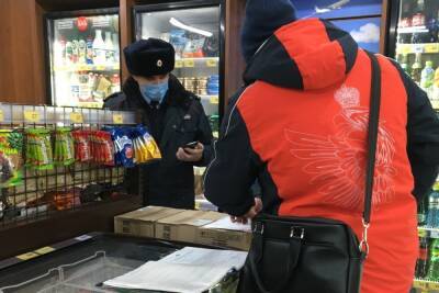 Саратовские полицейские массово мигрируют из крупных ТЦ в мелкие магазины