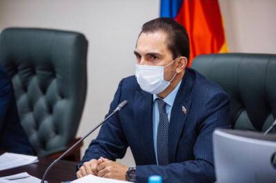 Глава сахалинских депутатов связал QR-коды с теорией заговора
