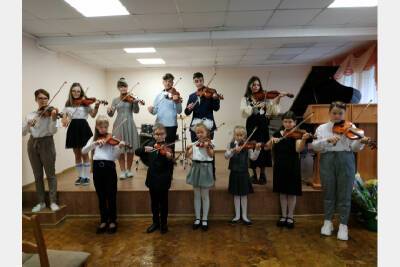 Две школы допобразования Смоленска получили новые музыкальные инструменты и оборудование