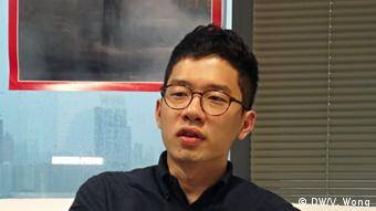 Лидер гонконгской «революции зонтиков» выступит на «Саммите за демократию»