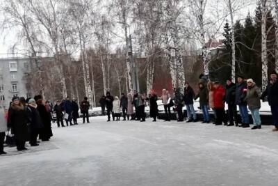 Полиция начала преследовать участников акции против QR-кодов в Новосибирске
