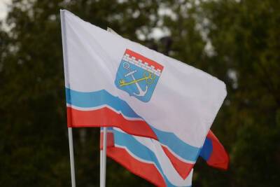 Дрозденко поздравил горожан с Днем флага, герба и гимна Ленобласти