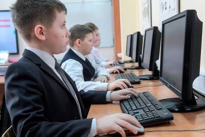 Госдума запретила в школах неверифицированные онлайн-ресурсы и разрешила обрабатывать персональные данные школьников