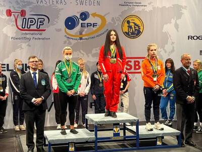 18-летняя спортсменка из Новочеркасска стала чемпионкой Европы по пауэрлифтингу