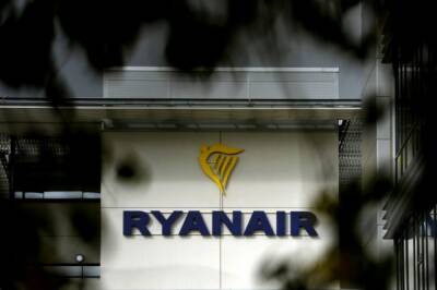 NYT: диспетчер минского аэропорта назвал посадку рейса RyanAir работой КГБ - aif.ru - Украина - New York - Белоруссия - Польша - Минск