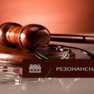 Избиение школьниц в Запорожье: суд отправил двух девушек под домашний арест