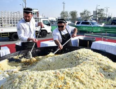 Тысячу килограммов праздничного плова приготовили узбекские повара на Экспо в Дубае