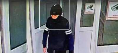 Полиция в Петрозаводске ищет мужчину, подозреваемого в грабеже (ВИДЕО)