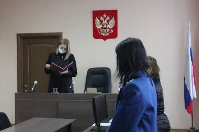 В Новосибирске осудили двух полицейских, бравших взятки лапшой «Роллтон»