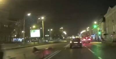 Дорожники устроили аварийную ситуацию в Харькове: "Водитель не заметил и..."