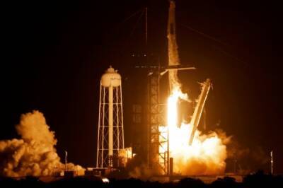 SpaceX запустила ракету Falcon 9 с космической лабораторией NASA