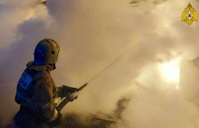 В Твери пожарные спасли человека из горящего дома