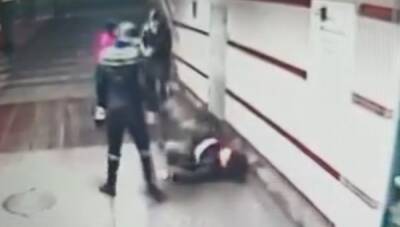 Три мигранта жестоко избили парня на станции «Комсомольская» столичного метро