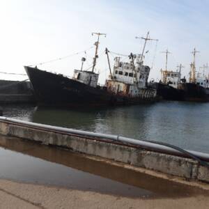 В Бердянске у причала тонет рыболовецкое судно. Фото
