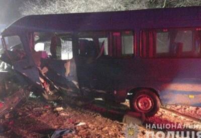 В Тернопольской области маршрутка попала в ДТП: двое пострадавших умерли
