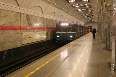 Вход в метро "Кировский завод" по вечерам могут внезапно закрывать из-за ремонта эскалатора