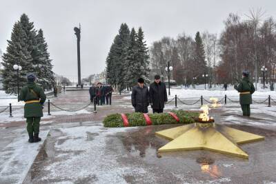 В День героев Отечества Глава Марий Эл возложил цветы к Вечному огню