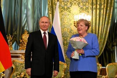 Путин и Меркель поблагодарили друг друга за работу