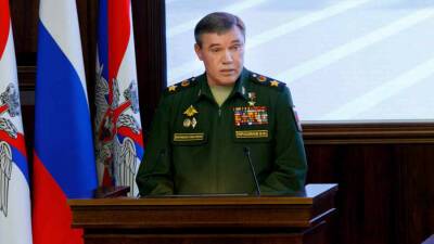 НАТО слишком много внимания уделяет перемещению российских войск – глава Генштаба РФ