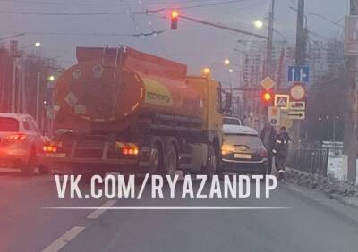 На Московском шоссе случилось ДТП с участием бензовоза