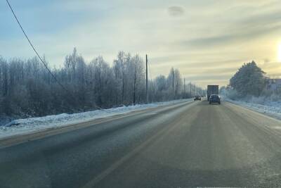 На дороге в Калининском районе устанавливают освещение