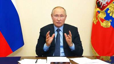 Путин предостерег от опрометчивых решений по QR-кодам