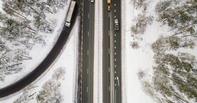 Грядет ледяной дождь: водителей призывают к бдительности на скользких дорогах