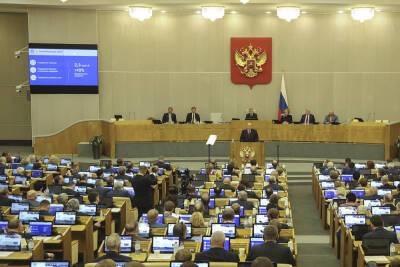 Депутаты Госдумы одобрили закон о росте зарплат своих помощников на 20%
