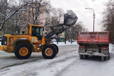 В Петербурге возбудили 40 административных дел на 8 млн рублей из-за плохой уборки улиц от снега