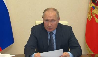 Путин пообещал обсудить закон о СМИ-иноагентах с профессиональным сообществом